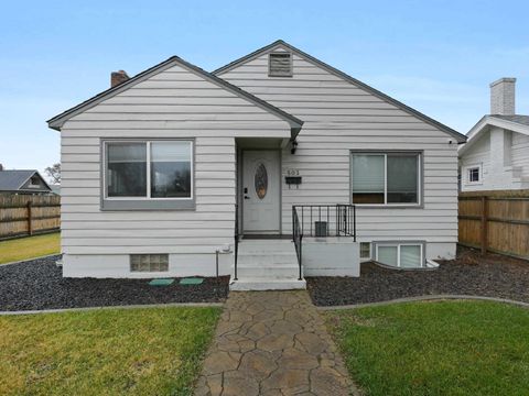 Photo of 503 E Montgomery Ave, Spokane, WA 99207 (MLS # 202527558)