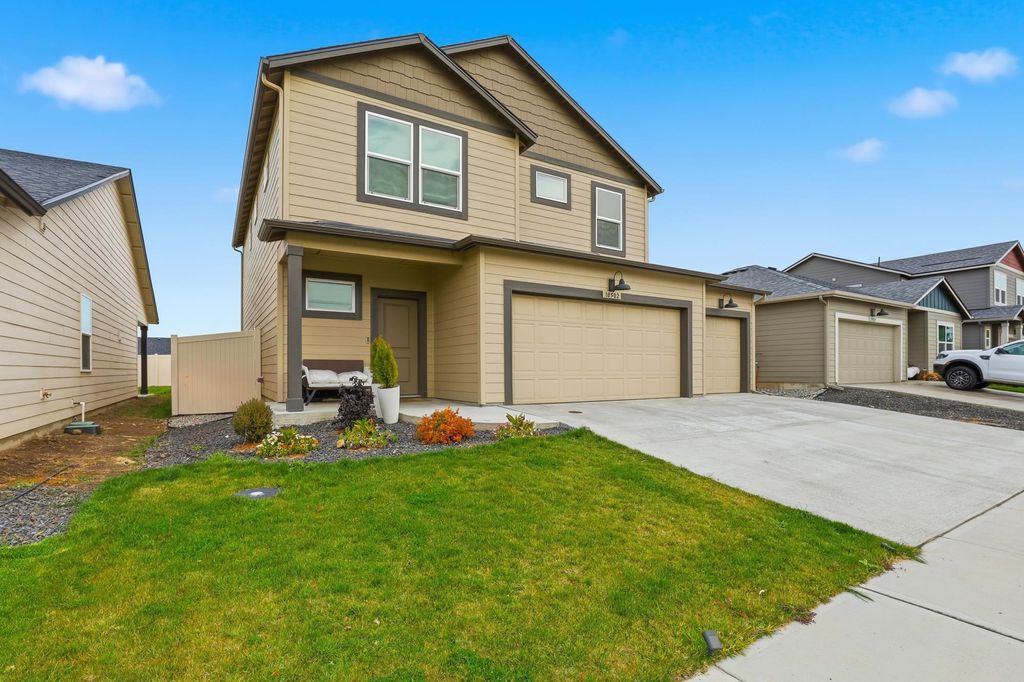 Photo of 10502 DUCKHOOK Rd, Cheney, WA 99004 (MLS # 202615662)