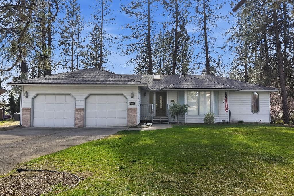 Photo of 8607 N Kelly Ct, Spokane, WA 99208 (MLS # 202615739)