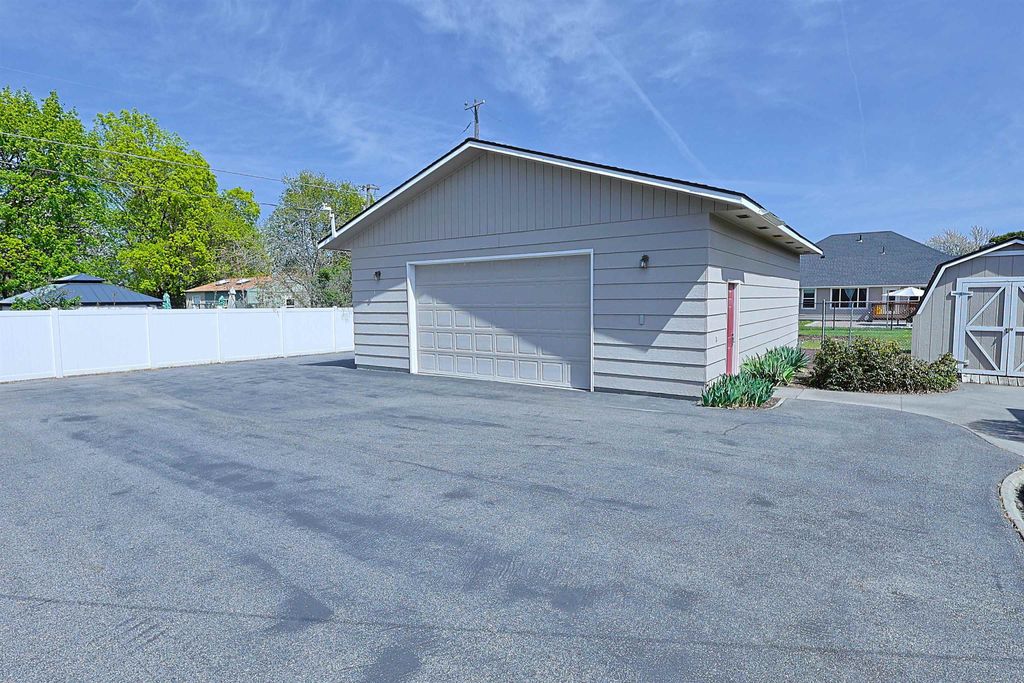 Photo of 1120 N Best Rd, Spokane Valley, WA 99216 (MLS # 202615965)