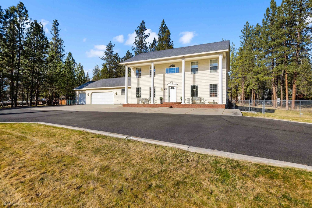 Photo of 16607 N Primrose Ln, Nine Mile Falls, WA 99026 (MLS # 202624558)