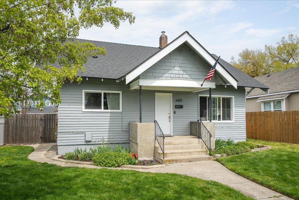 Photo of 1408 W Kiernan Ave, Spokane, WA 99205 (MLS # 202615932)