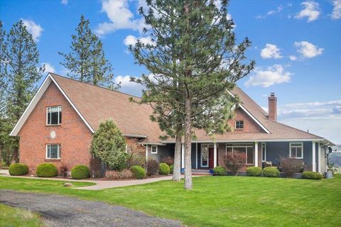 Photo of 305 W Viewmont Ln, Spokane, WA 99224 (MLS # 202615569)