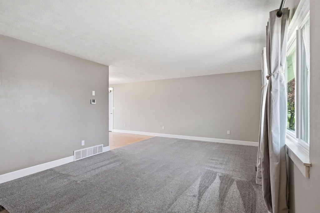 Photo of 11519 E 34th Ave, Spokane Valley, WA 99206 (MLS # 202616375)