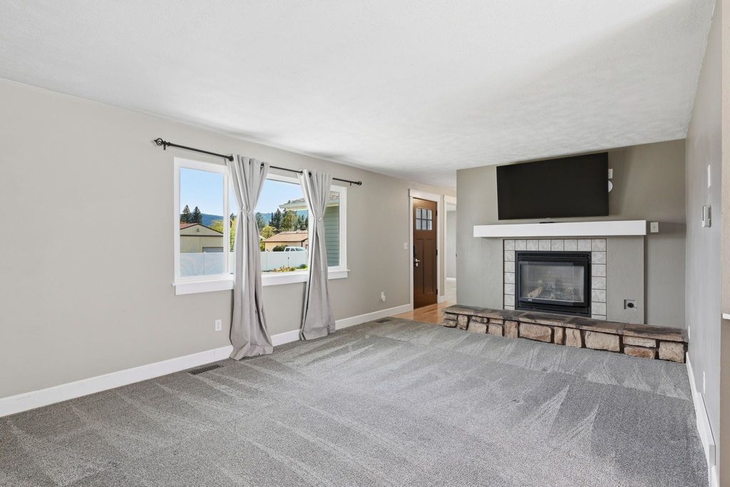 Photo of 11519 E 34th Ave, Spokane Valley, WA 99206 (MLS # 202616375)