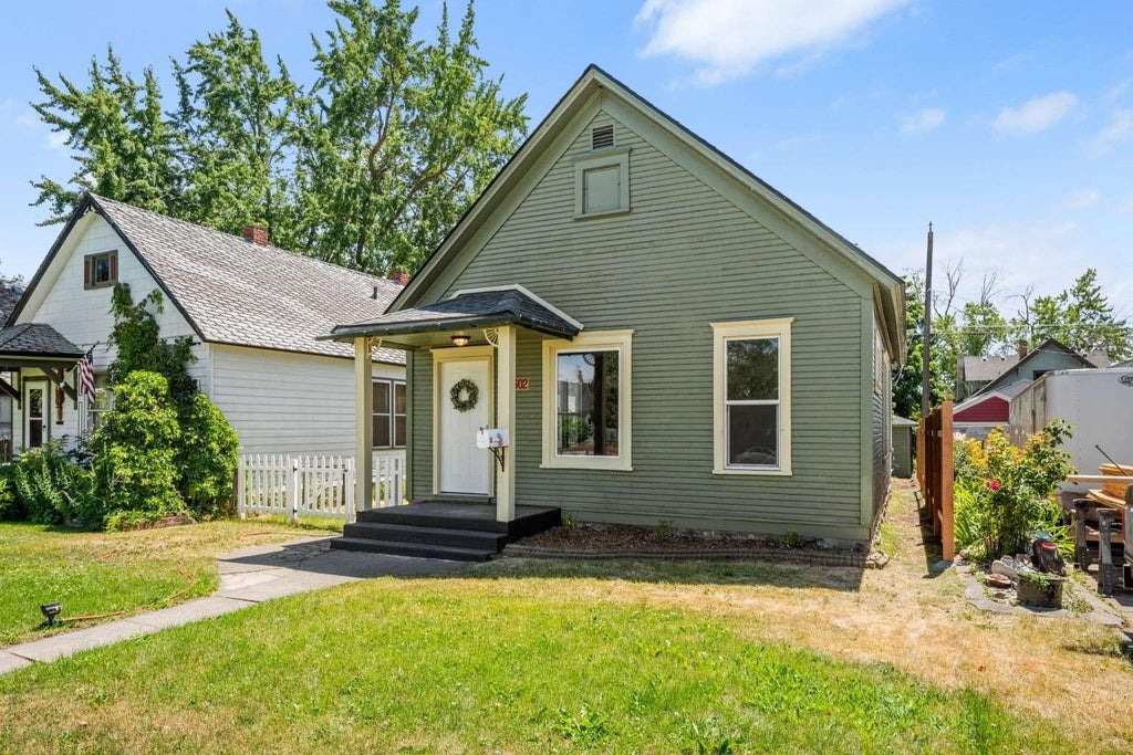 Photo of 2602 E DIAMOND Ave, Spokane, WA 99217 (MLS # 202619959)