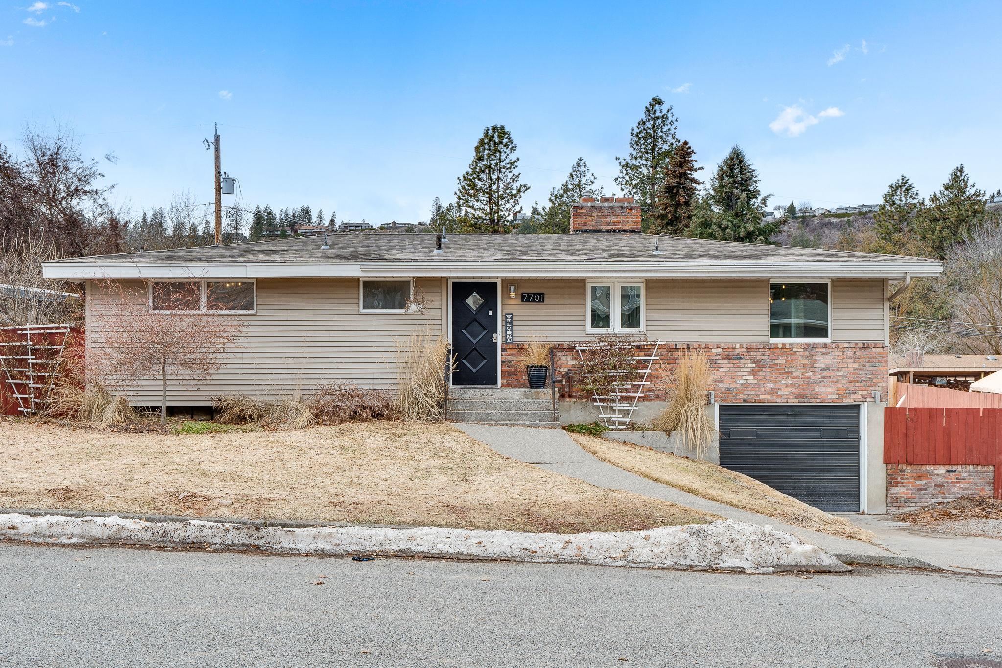 Photo 1 of 23 of 7701 N Excell Dr house