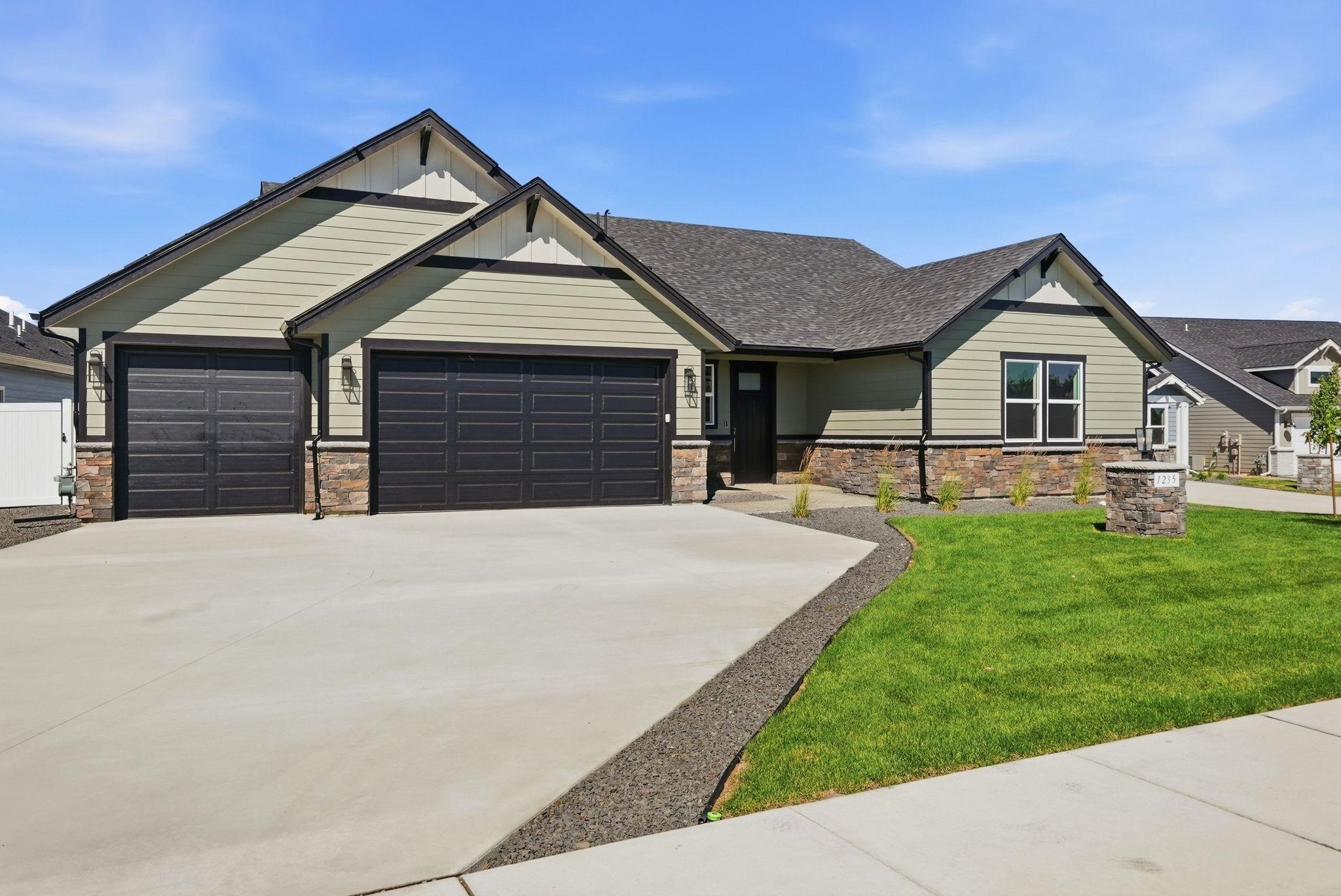 Photo 1 of 39 — 1235 N High Desert Dr, Deer Park, WA 99006
