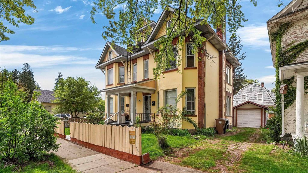 Photo of 1122 S Walnut St, Spokane, WA 99204 (MLS # 202616580)