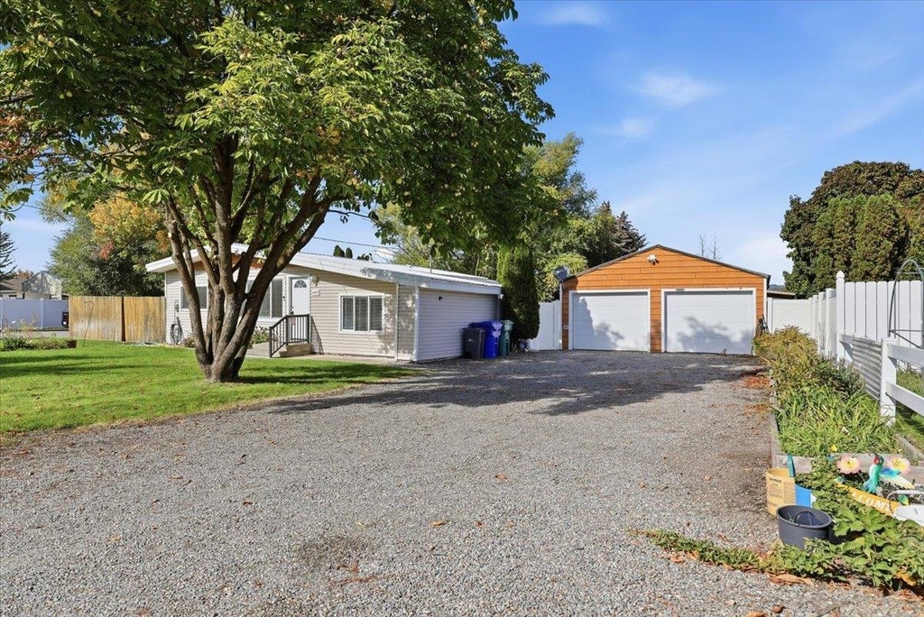 Photo of 19507 E Mission Ave, Liberty Lake, WA 99016 (MLS # 202625483)
