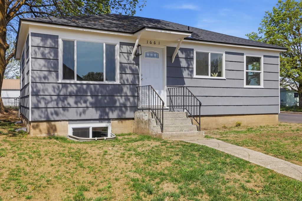 Photo of 1661 E Olympic Ave, Spokane, WA 99207 (MLS # 202616011)