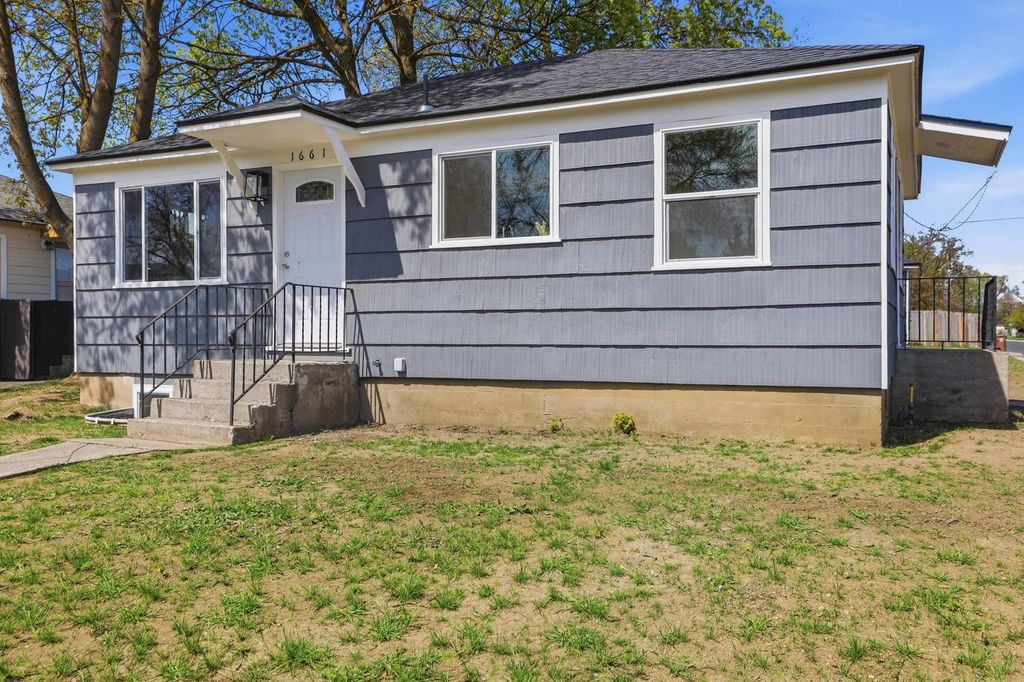 Photo of 1661 E Olympic Ave, Spokane, WA 99207 (MLS # 202616011)
