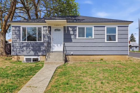 Photo of 1661 E Olympic Ave, Spokane, WA 99207 (MLS # 202616011)