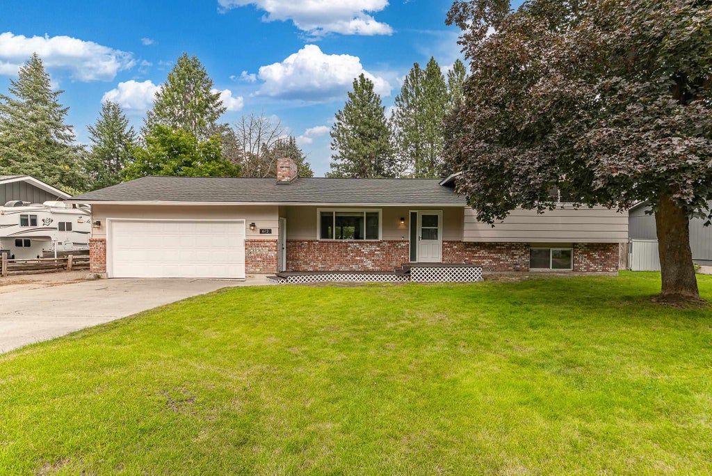 Photo of 612 E Roundtable Cir, Spokane, WA 99218 (MLS # 202622865)