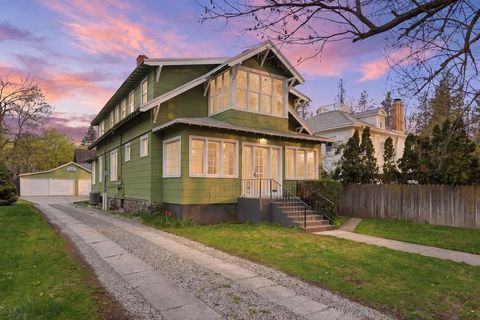 Photo of 2114 S Grand Blvd, Spokane, WA 99203 (MLS # 202616055)