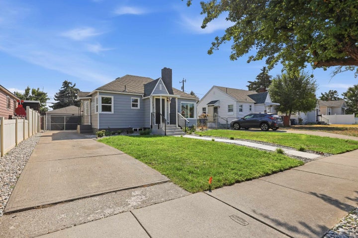 Photo 1 of 33 — 120 E Hoffman Ave, Spokane, WA 99208