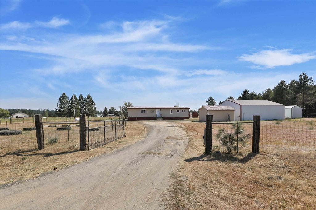 Photo of 2309 W Blue Quail Ct, Deer Park, WA 99006 (MLS # 202621828)