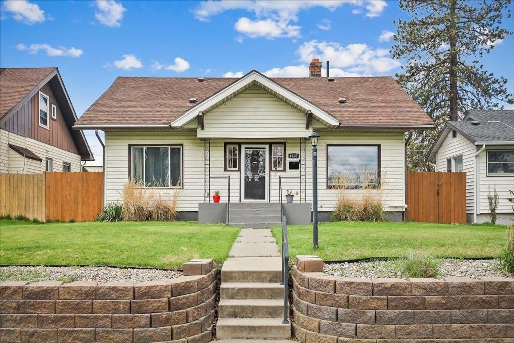 Photo of 4807 N Madison St, Spokane, WA 99205 (MLS # 202615712)