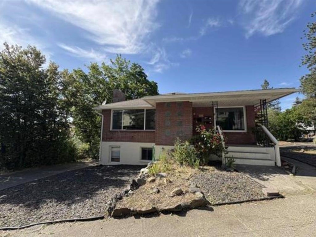 Photo of 820 / 828 W 11th Ave, Spokane, WA 99204 (MLS # 202625717)