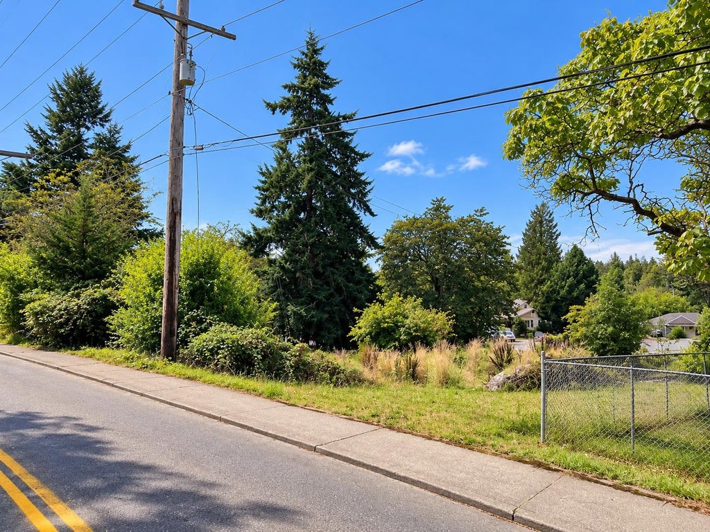 Photo of 1414 Sidney Ave, Other, WA 98366 (MLS # 202625950)