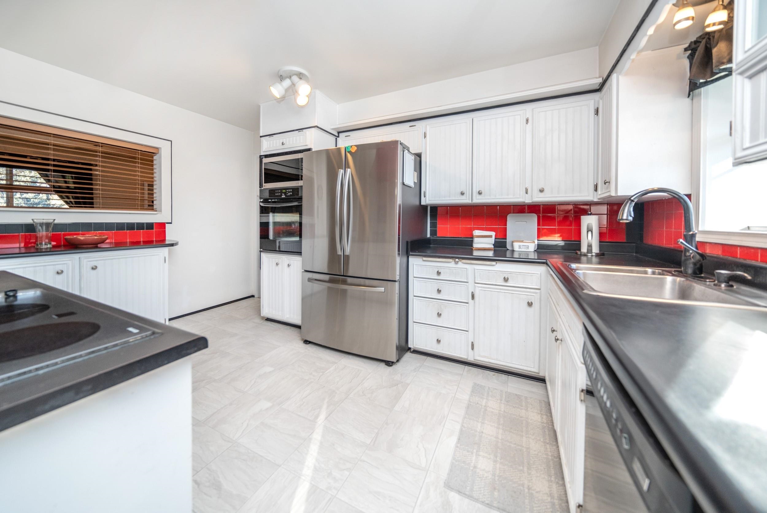 Chattaroy, Washington 99003, United States, 5 Bedrooms Bedrooms, ,3 BathroomsBathrooms,Residential,Active,12230