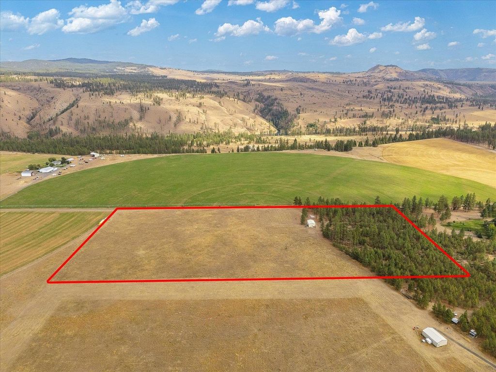 Photo of 39355 Orchard Rd E Rd, Davenport, WA 99122 (MLS # 202525448)