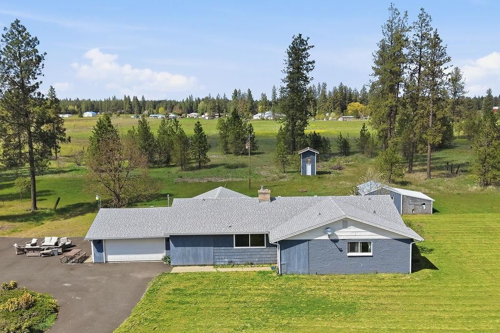 Photo of 8010 W Melville Rd, Cheney, WA 99004 (MLS # 202616376)