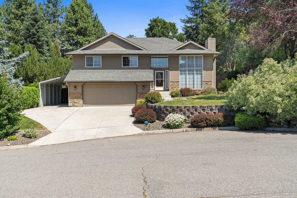 Photo of 8603 E Columbia Park Dr, Spokane Valley, WA 99212 (MLS # 202525411)