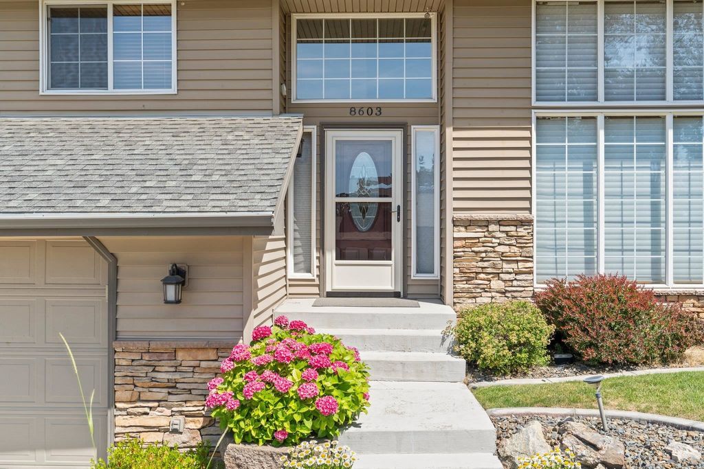 Photo of 8603 E Columbia Park Dr, Spokane Valley, WA 99212 (MLS # 202525411)