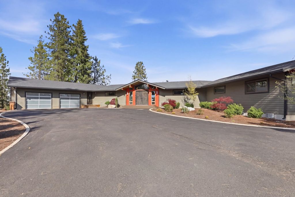 Photo of 7410 N Walnut St, Spokane, WA 99208 (MLS # 202616413)