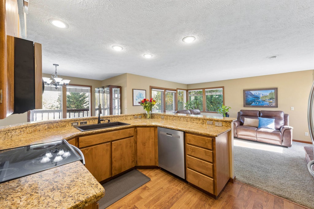 Photo of 702 W Briar Cliff Ct, Spokane, WA 99218 (MLS # 202625908)