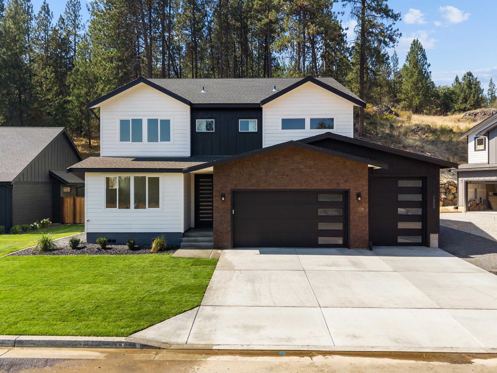 Photo of 7909 N Jefferson Dr, Spokane, WA 99208 (MLS # 202617541)