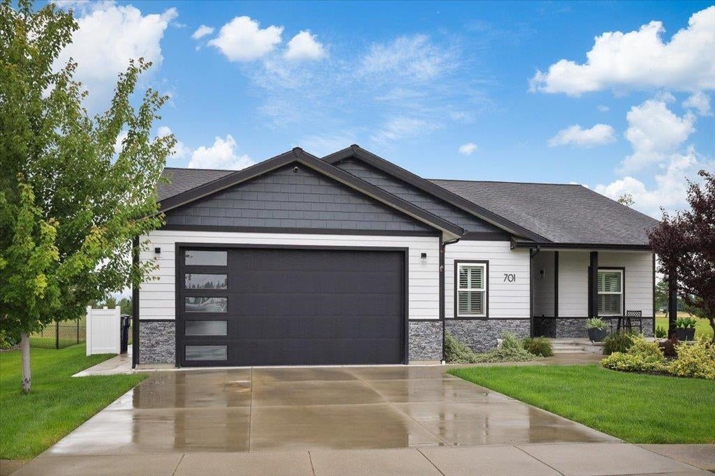 Photo of 701 N Country Club Dr, Deer Park, WA 99006 (MLS # 202620307)