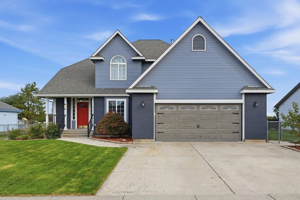 Photo of 1427 E 6th St, Deer Park, WA 99006 (MLS # 202625293)