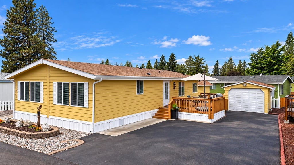 Photo of 14705 N CHESAPEAKE Ln, Mead, WA 99021 (MLS # 202624388)