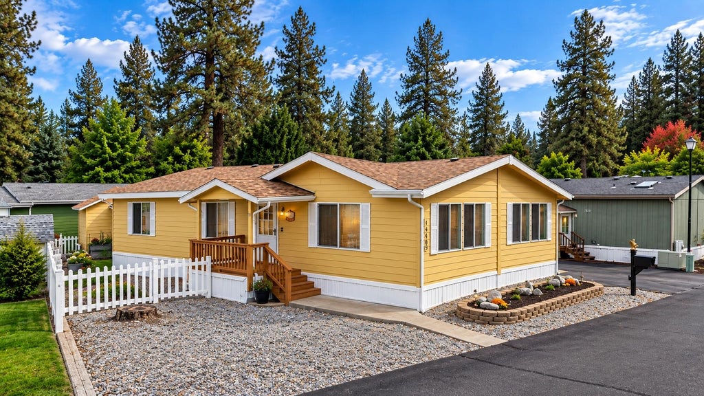 Photo of 14705 N CHESAPEAKE Ln, Mead, WA 99021 (MLS # 202624388)