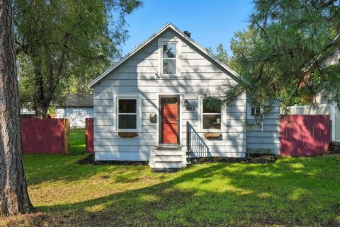 Photo of 5919 N Howard St, Spokane, WA 99205 (MLS # 202616717)
