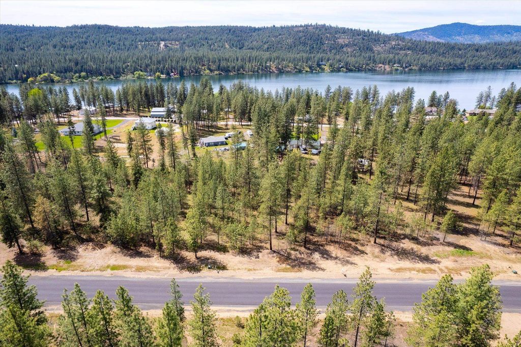 Photo of 6550 Kate Dr, Nine Mile Falls, WA 99026 (MLS # 202525503)