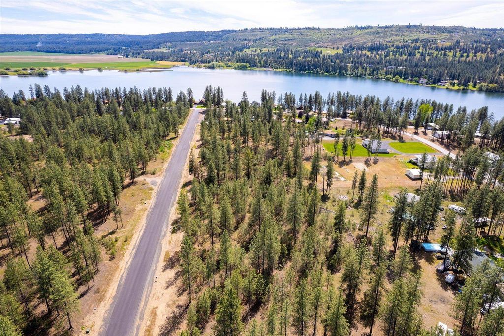 Photo of 6550 Kate Dr, Nine Mile Falls, WA 99026 (MLS # 202525503)