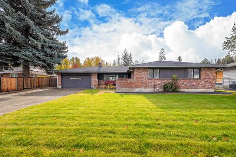 Photo of 2502 E 38th Ave, Spokane, WA 99223 (MLS # 202525475)