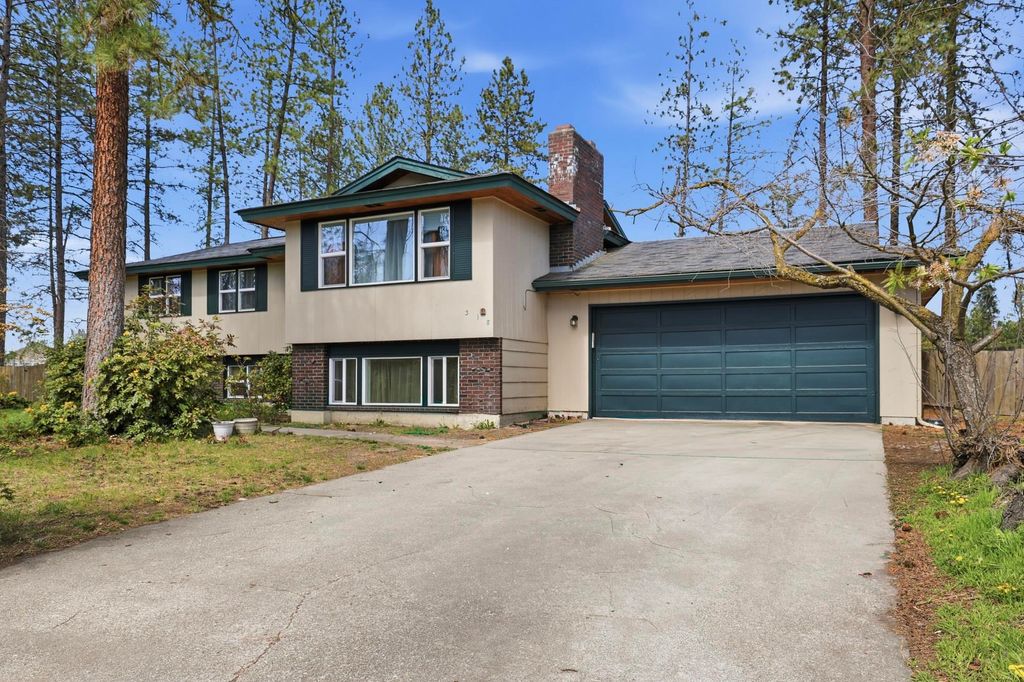 Photo of 318 W Spruce Ct, Spokane, WA 99218 (MLS # 202615991)