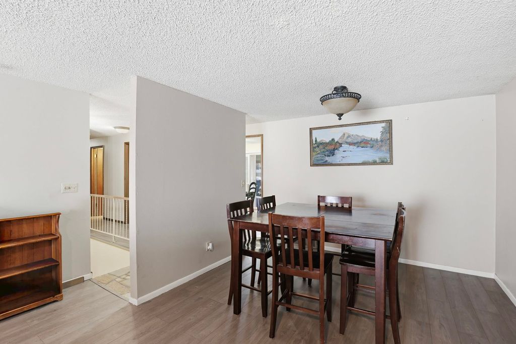 Photo of 318 W Spruce Ct, Spokane, WA 99218 (MLS # 202615991)