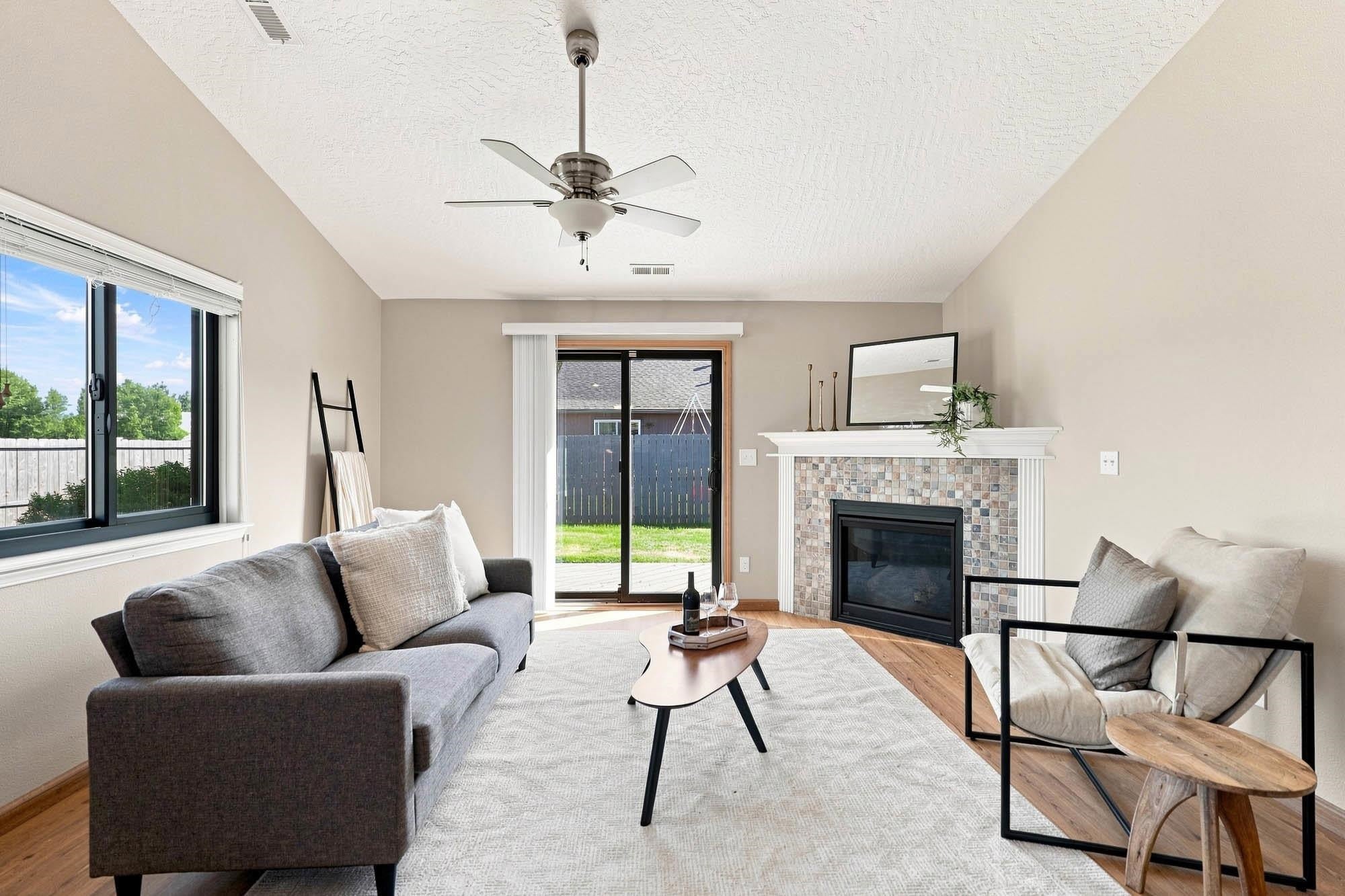 19028 E Mountain View Ave - Photo 3