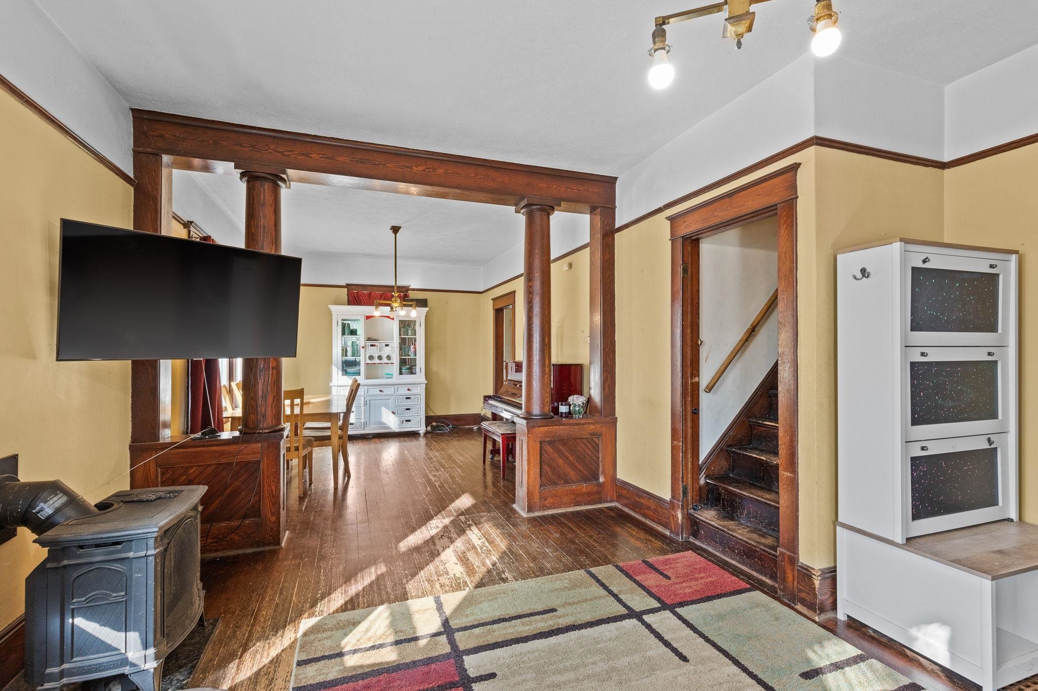 Photo 5 of 34 of 204 N 3rd St house