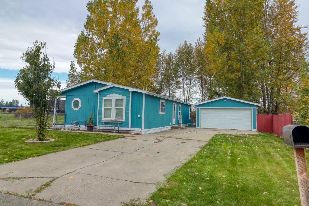Photo of 201 E MEADOWMERE Way, Deer Park, WA 99006 (MLS # 202625674)