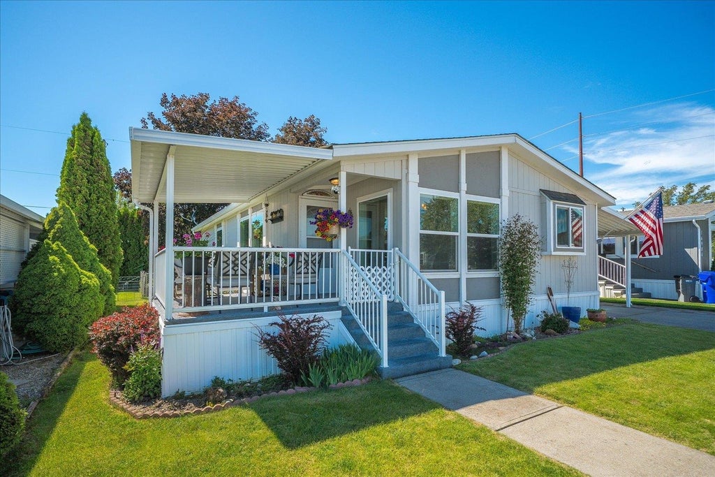 Photo of 208 S S Blueberry Pl, Spokane, WA 99016 (MLS # 202619270)