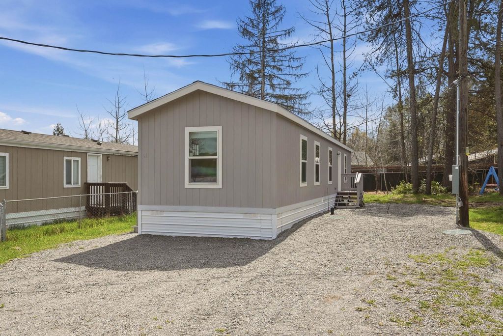 Photo of 11776 N Hauser Lake Rd, Hauser, ID 83854 (MLS # 202615976)