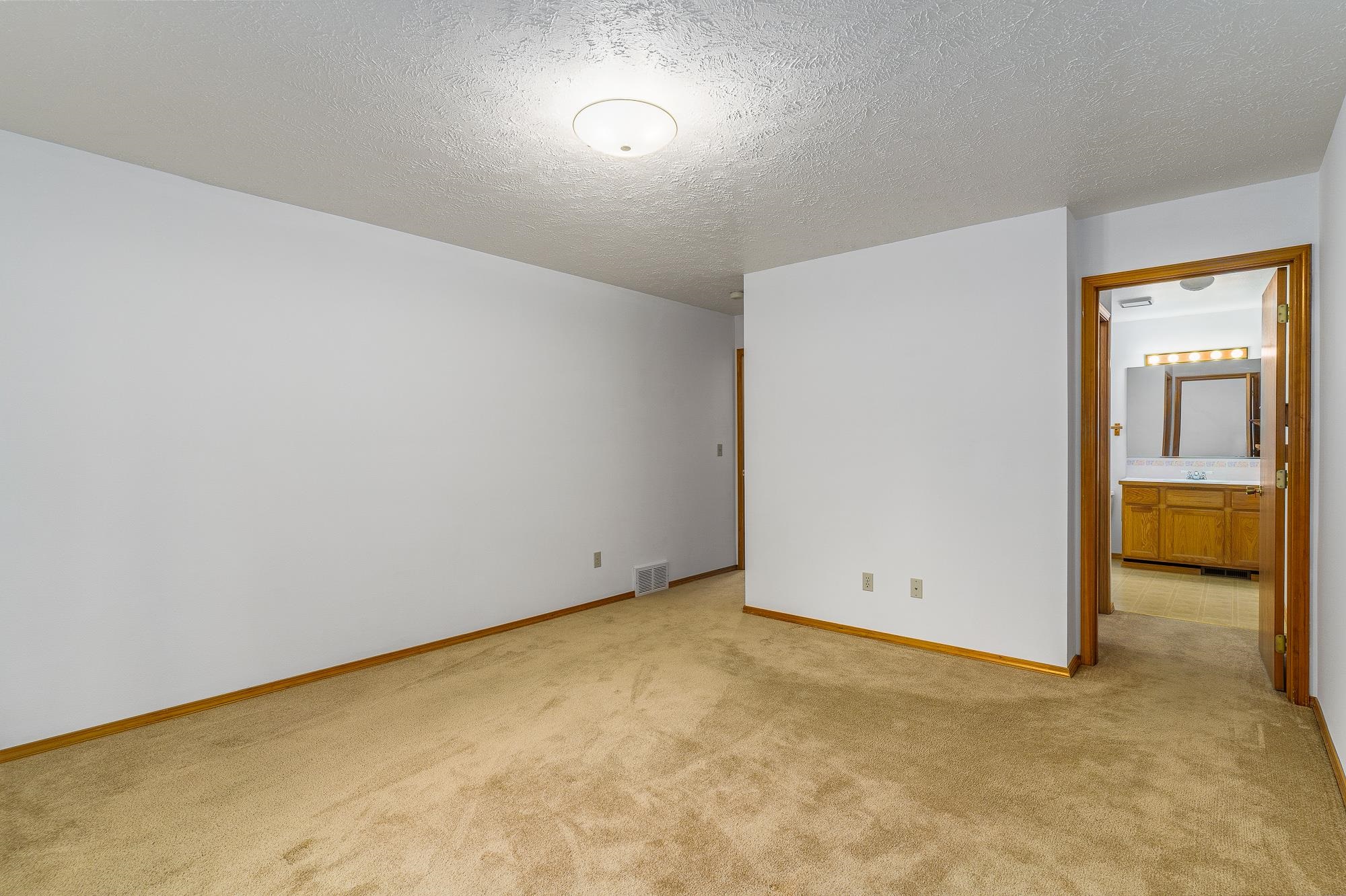Photo 8 of 25 of 8411 N Pine Meadows Ln house