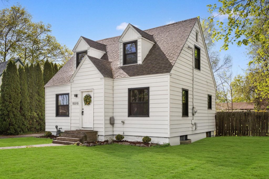 Photo of 10310 E Alki Ave, Spokane Valley, WA 99206 (MLS # 202616110)