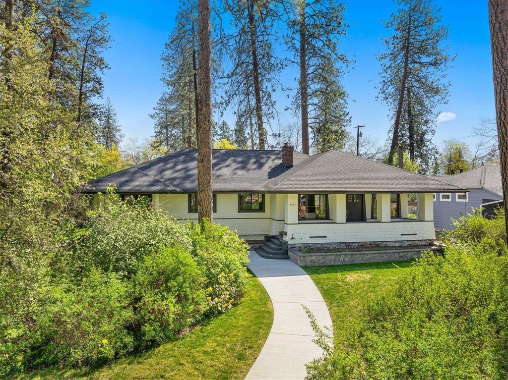 Photo of 3327 S Tekoa St, Spokane, WA 99203 (MLS # 202616063)